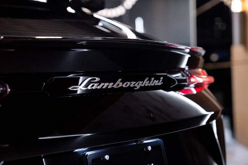 2023 Lamborghini Urus Performante