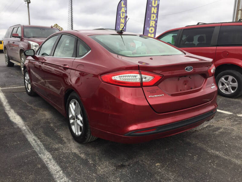 2016 Ford Fusion SE photo 4