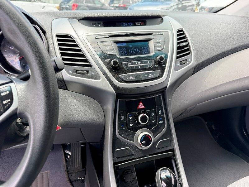 2016 Hyundai Elantra SE