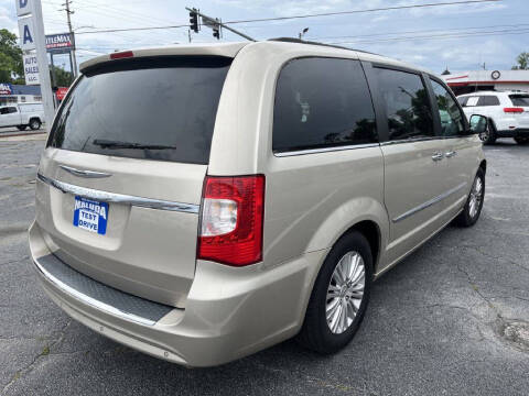 2013 Chrysler Town and Country Touring-L