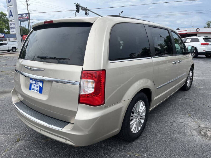 2013 Chrysler Town and Country Touring-L