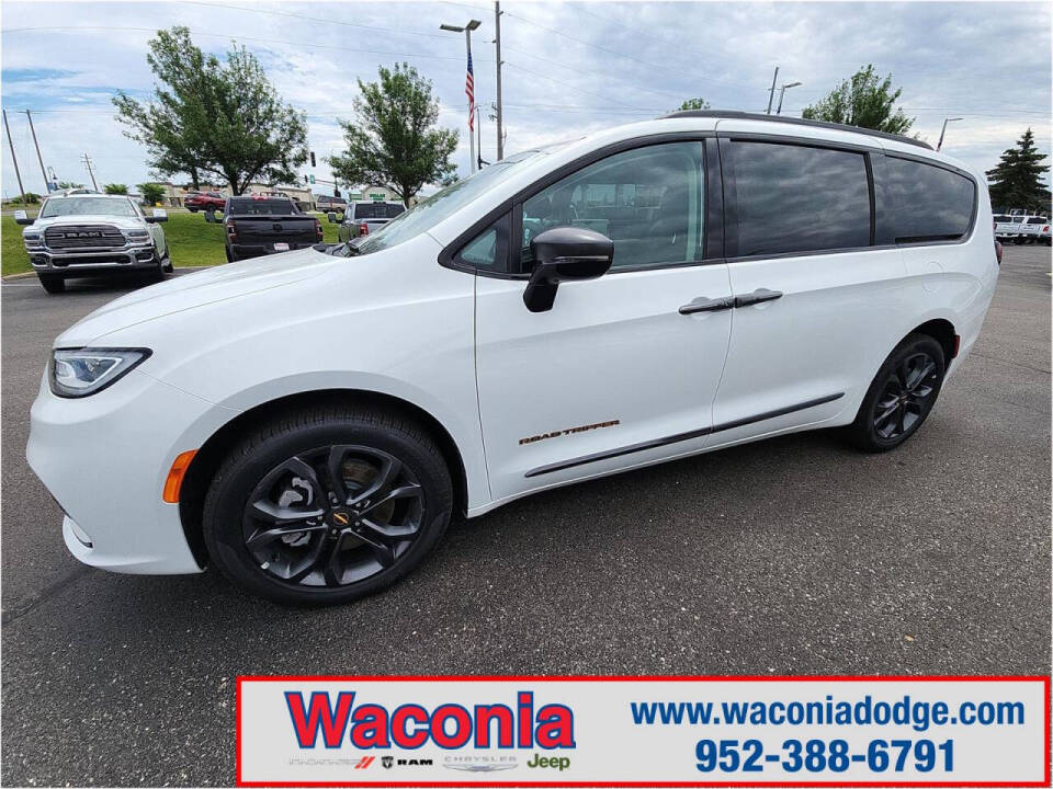 2024 Chrysler Pacifica for sale at Victoria Auto Sales in Victoria, MN