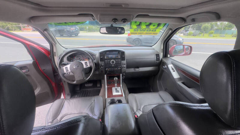 2012 Nissan Pathfinder LE