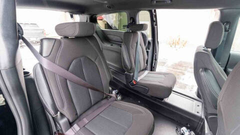 2024 Chrysler Pacifica Touring