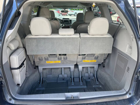 2014 Toyota Sienna XLE 8-Passenger