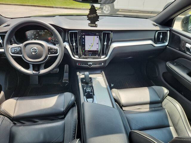 2022 Volvo S60 B5 R-Design