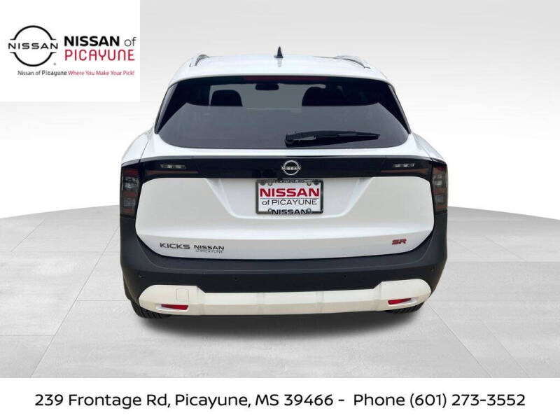 2026 Nissan Kicks SR