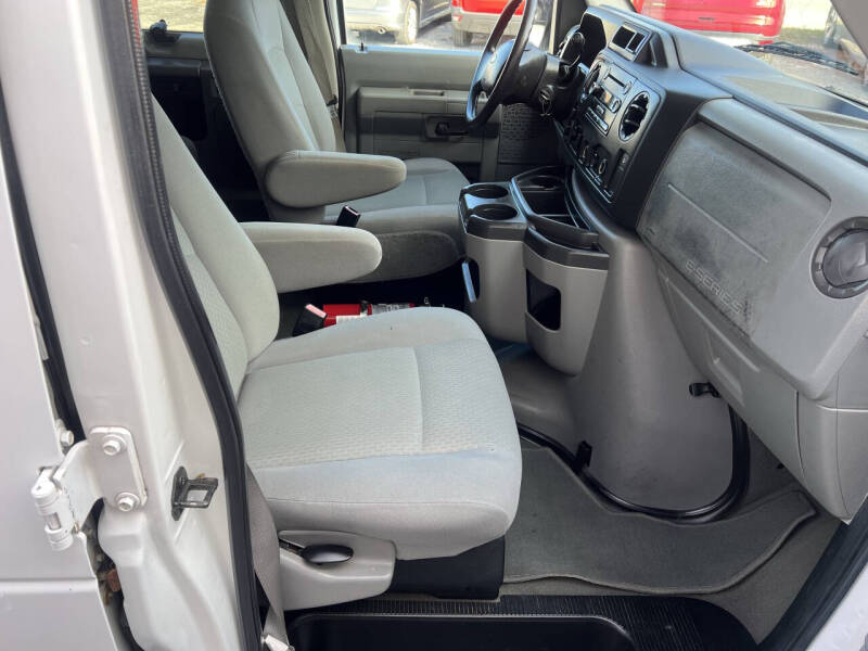 2009 Ford E-Series E-350 SD XLT