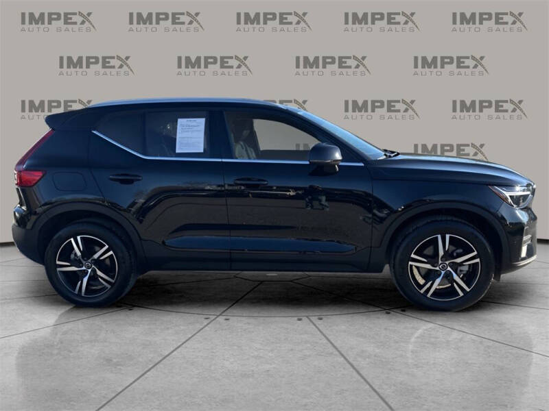 2025 Volvo XC40 B5 Core Bright Theme