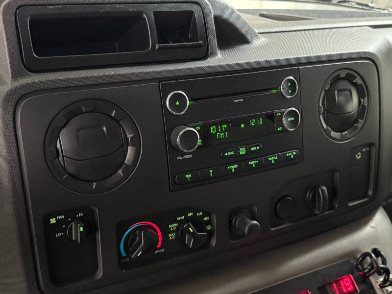 2010 Ford E-Series E-450 SD