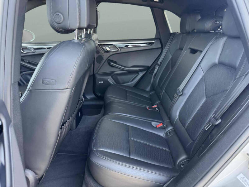 2020 Porsche Macan S
