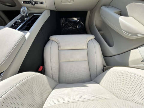 2026 Volvo XC60 B5 Ultra