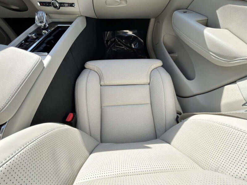 2026 Volvo XC60 B5 Ultra