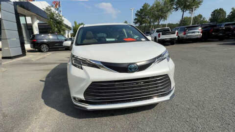 2022 Toyota Sienna XLE 7-Passenger