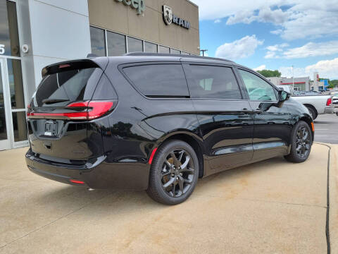 2027 Chrysler Pacifica Limited