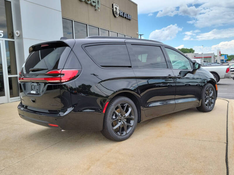2027 Chrysler Pacifica Limited