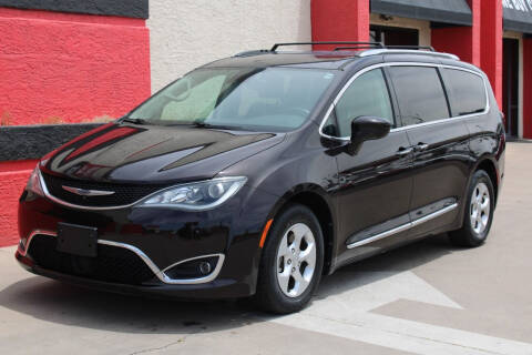 2017 Chrysler Pacifica Touring-L Plus