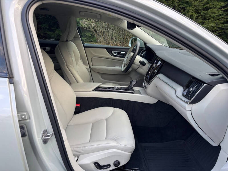 2022 Volvo V60 Cross Country T5