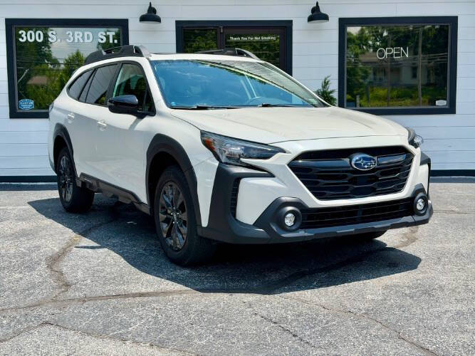 White 2024 Subaru Outback Onyx Edition AWD Onyx Edition 4dr Crossover 1