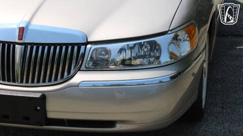 2002 Lincoln Town Car Executive