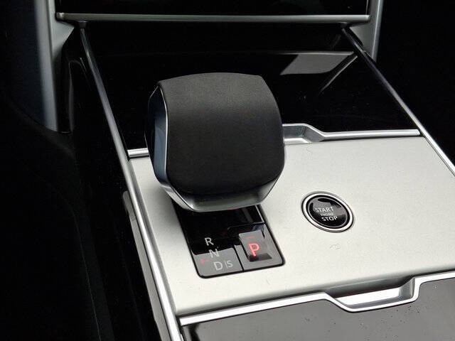 2025 Land Rover Range Rover P550e SE