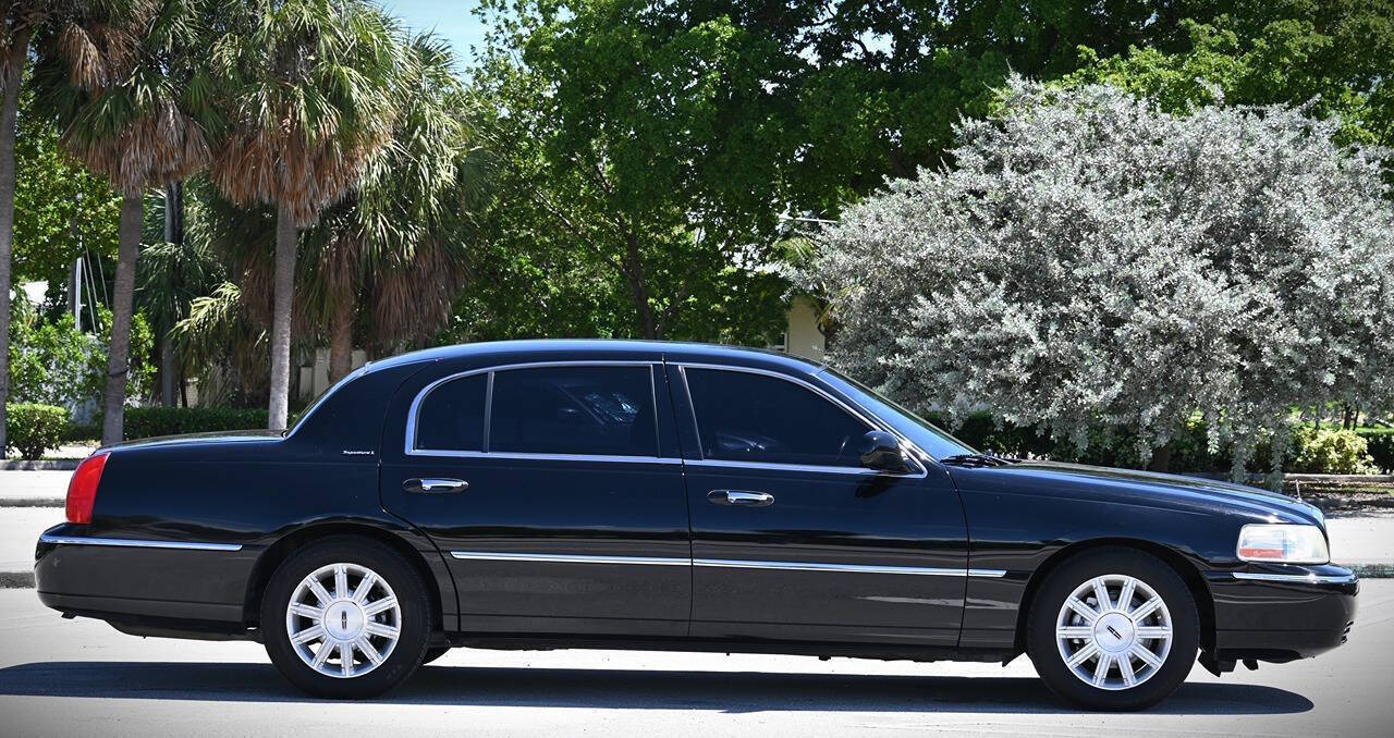 2011 Lincoln Town Car 8