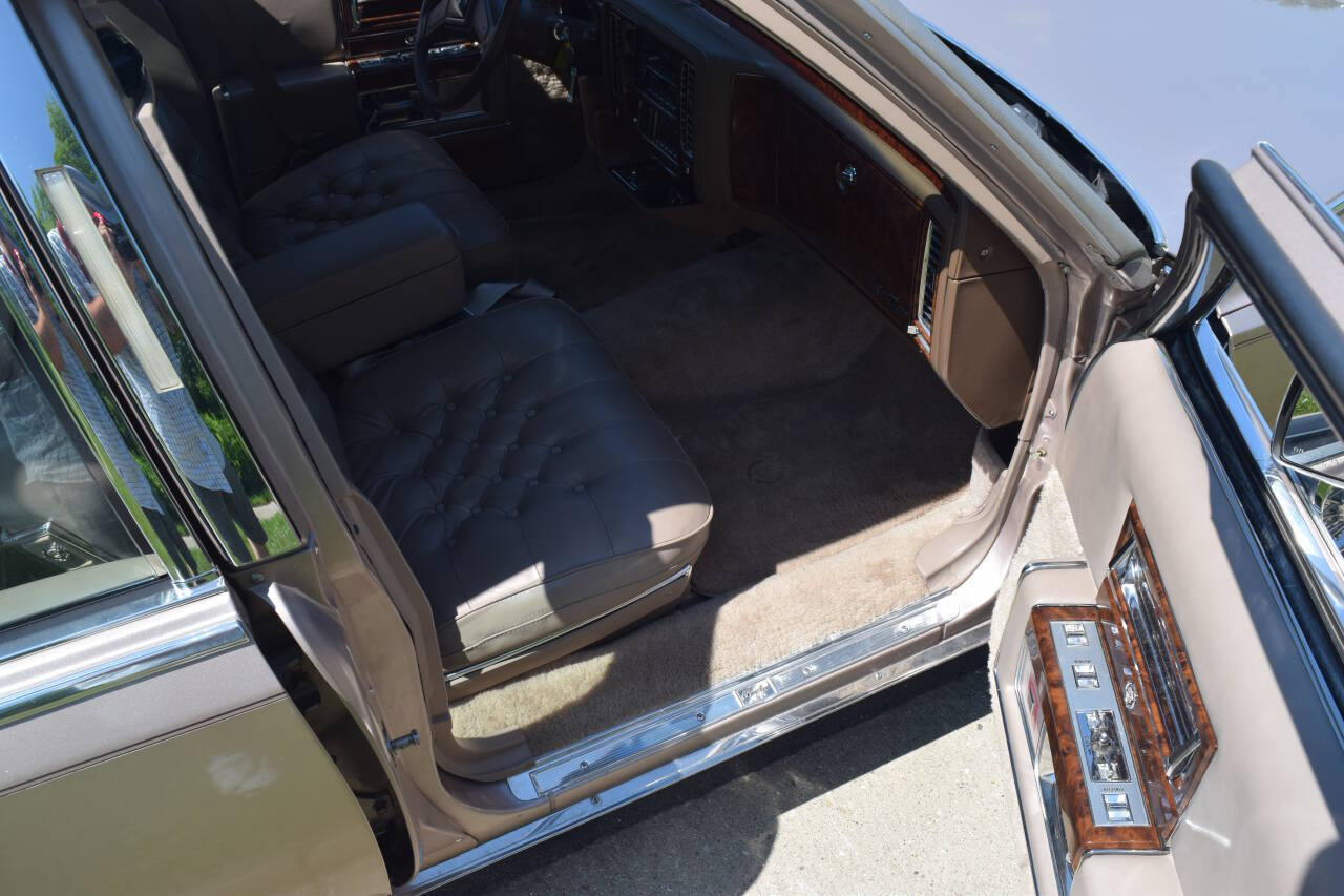1991 Cadillac Brougham 172