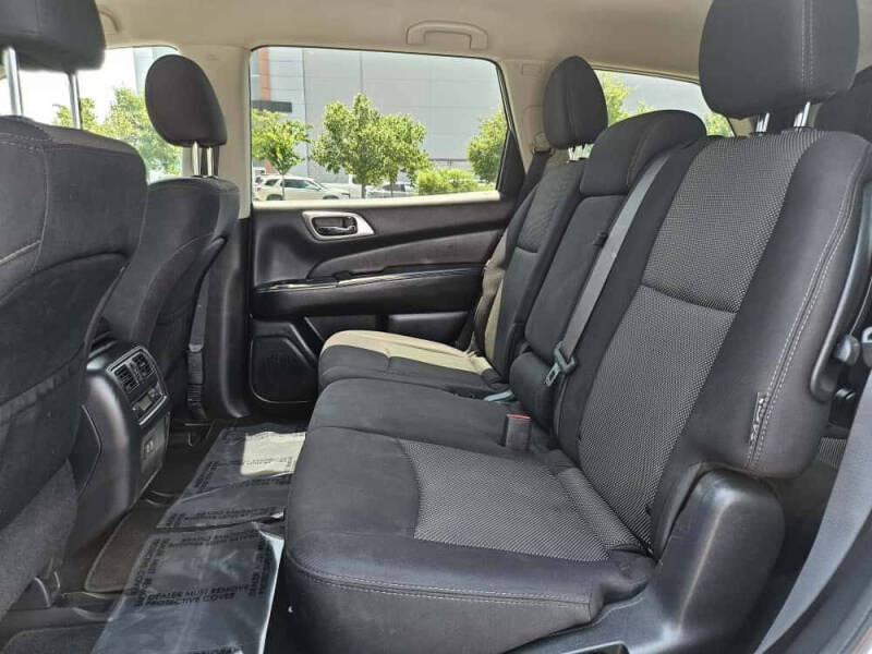 2019 Nissan Pathfinder SV