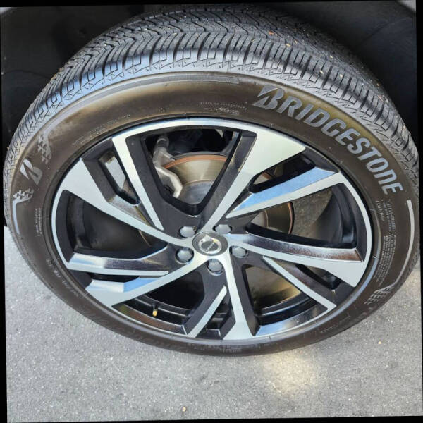 2022 Volvo XC40 T5 R-Design