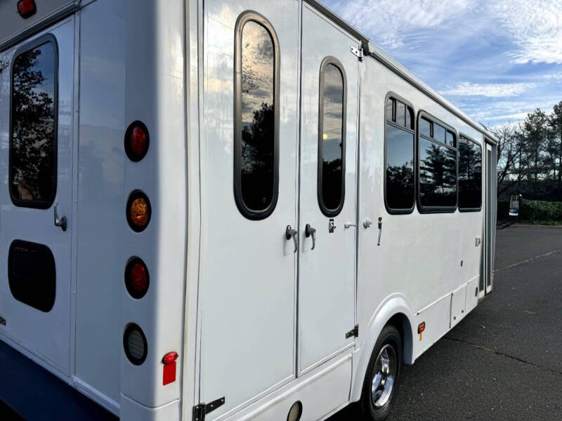 2013 Ford E-Series E-450 SD