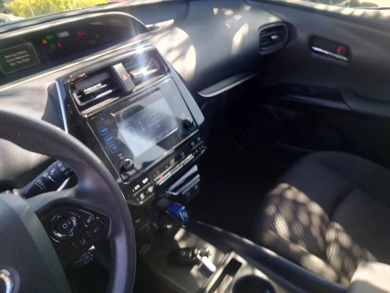 2019 Toyota Prius LE