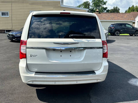 2012 Chrysler Town and Country Touring-L