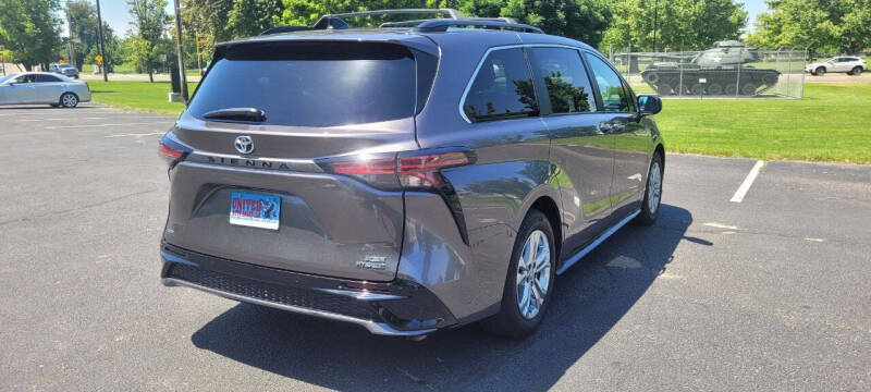 2022 Toyota Sienna XSE 7-Passenger