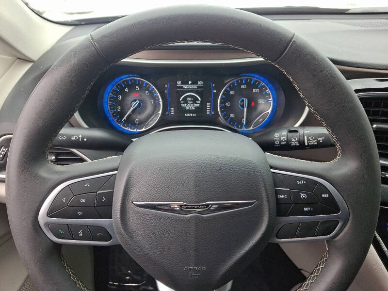 2023 Chrysler Voyager LX