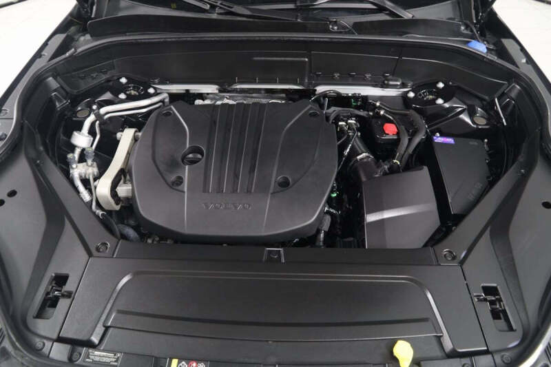 2025 Volvo XC90 B5 Plus Bright Theme