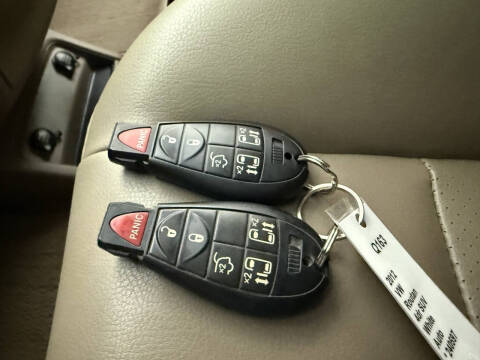 2012 Volkswagen Routan SE