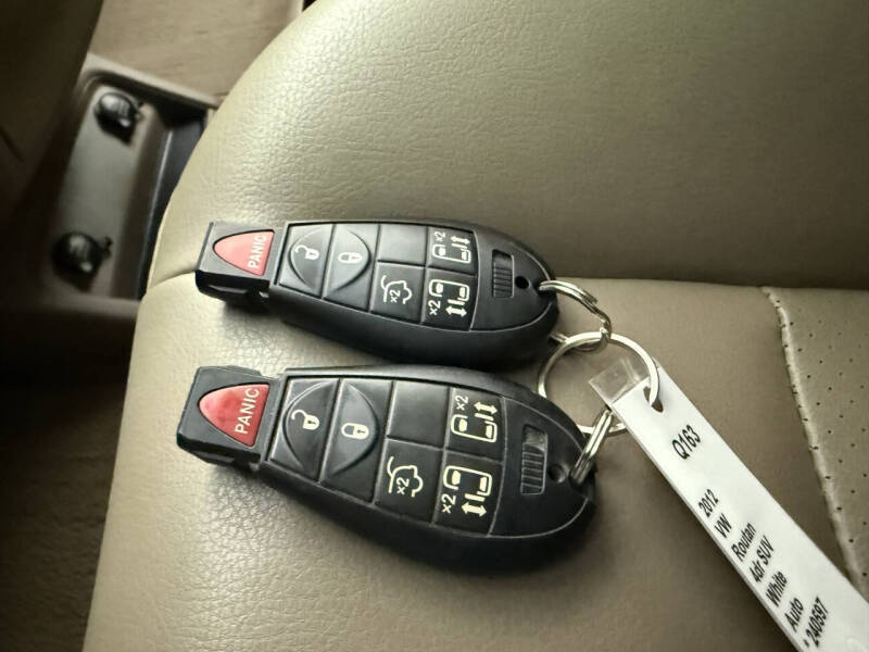 2012 Volkswagen Routan SE