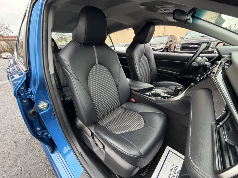 2020 Toyota Camry SE