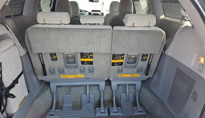 2014 Toyota Sienna LE 8-Passenger