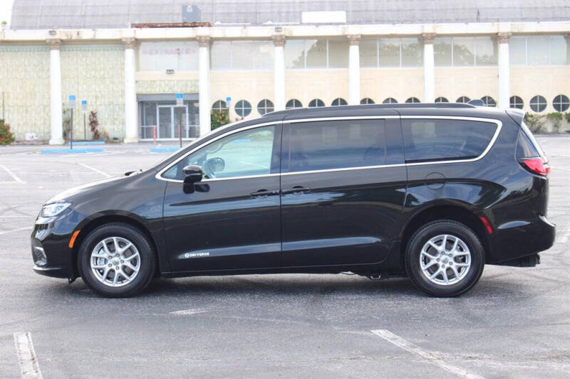 2022 Chrysler Pacifica Touring L