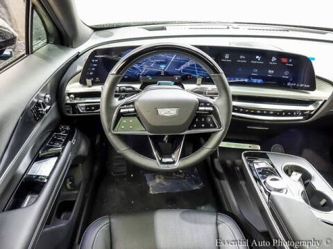 2025 Cadillac LYRIQ Luxury 2