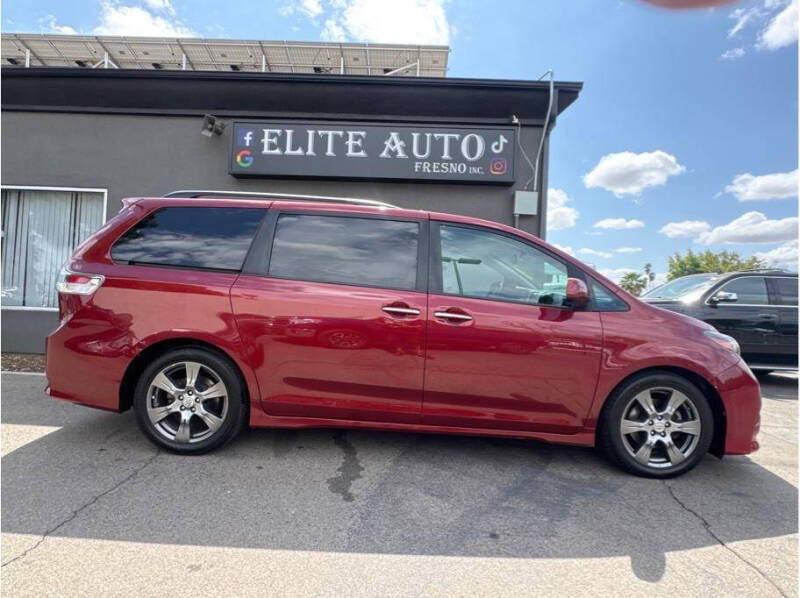 2017 Toyota Sienna SE Premium 8-Passenger