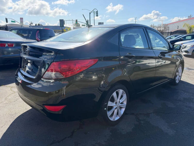 2012 Hyundai Accent GLS