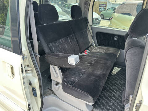 2000 Daihatsu Atrai 7