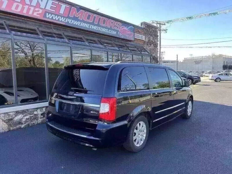 2011 Chrysler Town and Country Touring-L