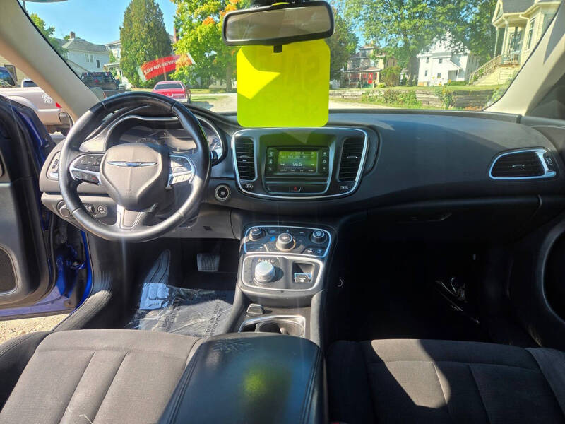 2017 Chrysler 200 LX