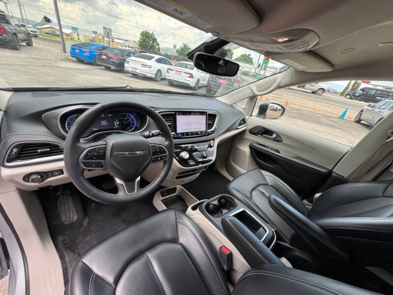 2023 Chrysler Pacifica Plug-In Hybrid Touring L