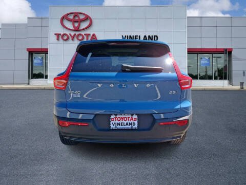 2023 Volvo XC40 B5 Plus Dark Theme