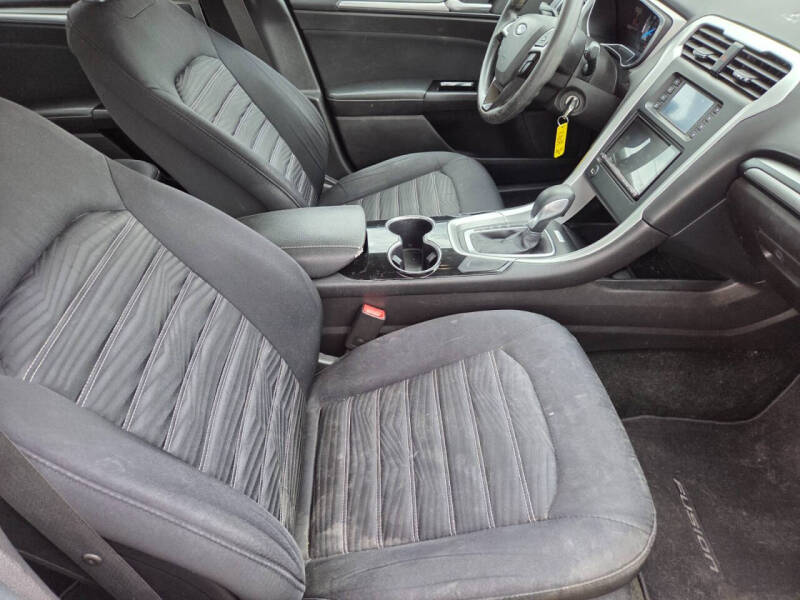 2016 Ford Fusion SE
