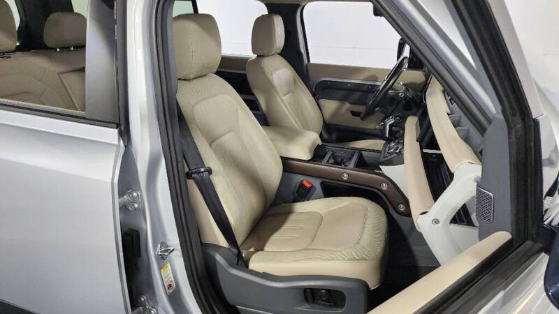 2020 Land Rover Defender 110 SE